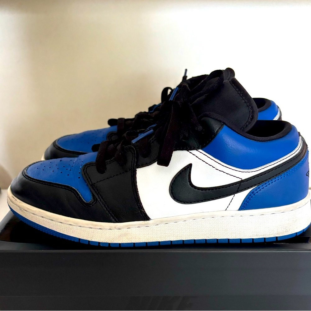Nike Air Jordan’s low size 7Y